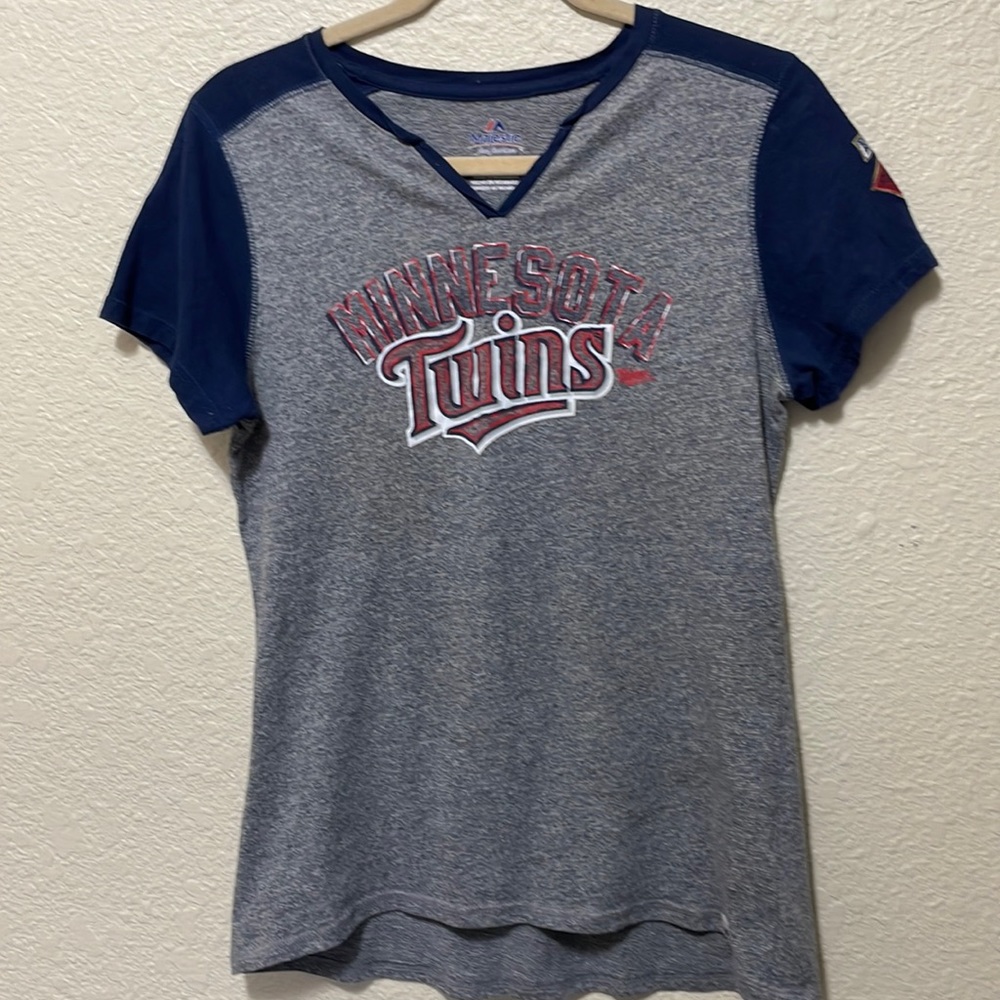 Majestic Minnesota Twins Gray Baseball Tee Shirt. Very Good Condition. Size M.
